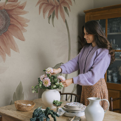 Tapet floral cu floarea soarelui pe fundal piersica
