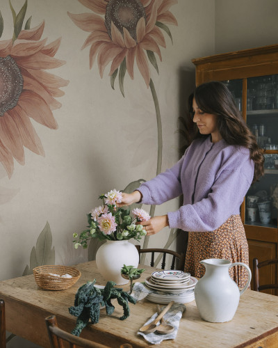 Tapet floral cu floarea soarelui pe fundal piersica