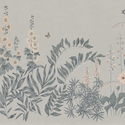 Tapet floral albastru indigo într-o cameră decorată