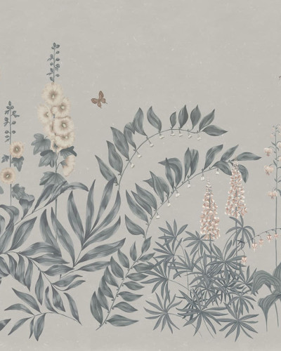 Tapet floral albastru indigo într-o cameră decorată