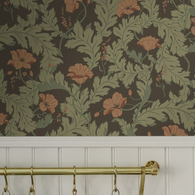 Tapet floral maro și verde într-un interior elegant