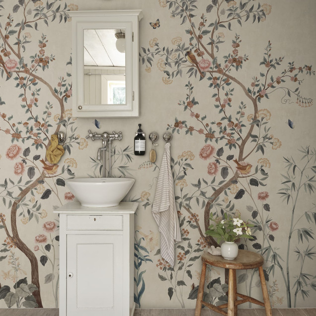 Tapet floral în dormitor, design interior elegant