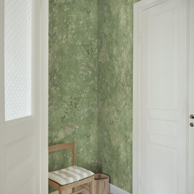 Tapet floral verde în interiorul unei case