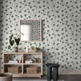 Tapet floral verde cu detalii delicate într-un interior modern