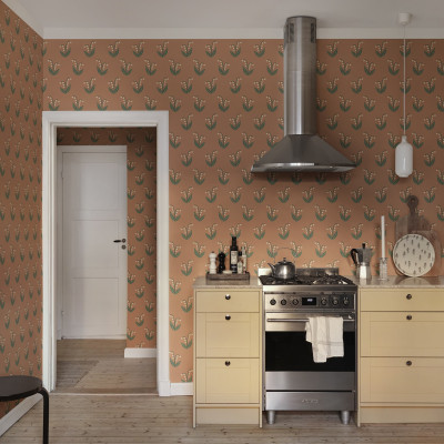 Tapet floral terracotta în bucătărie