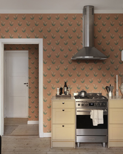 Tapet floral terracotta în bucătărie