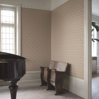 Tapet cu model floral în nuanțe de corai și teracotă