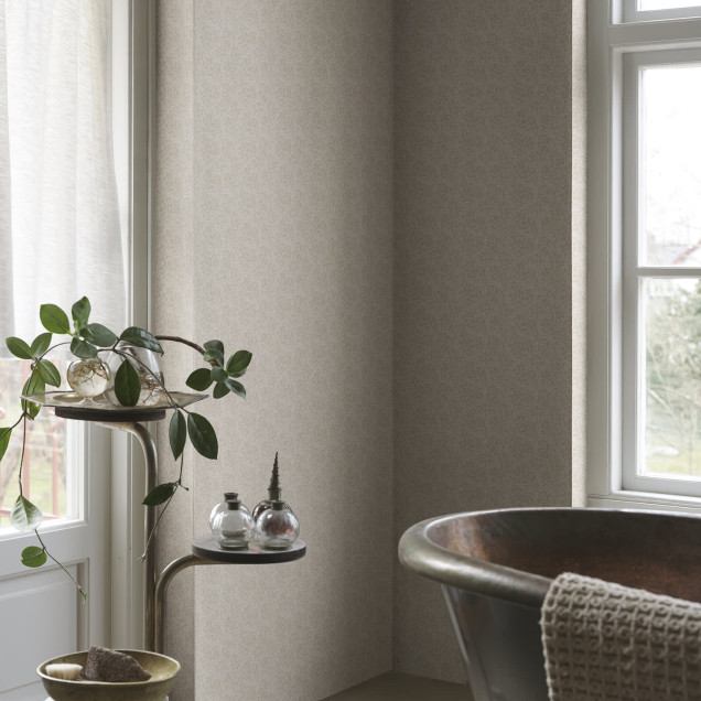 Tapet bej cu model floral într-un dormitor elegant