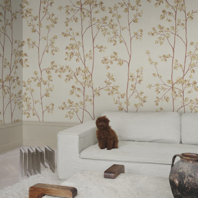 Tapet bej cu design floral elegant într-un living modern