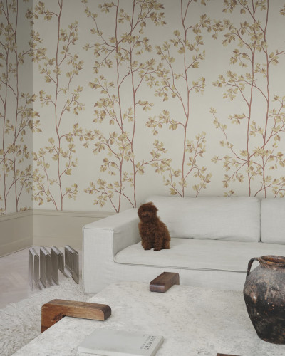 Tapet bej cu design floral elegant într-un living modern