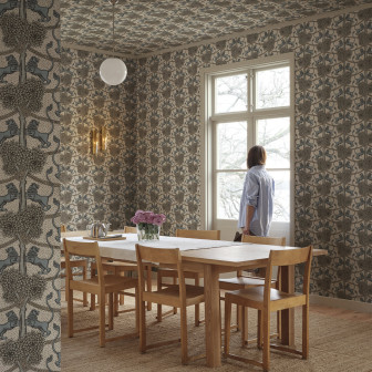 Tapet bej cu model floral stilizat în sufragerie