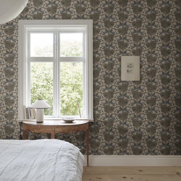 Tapet bej cu model floral stilizat în sufragerie
