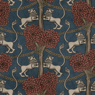 Tapet cu motive clasice albastre și maro într-o cameră decorată