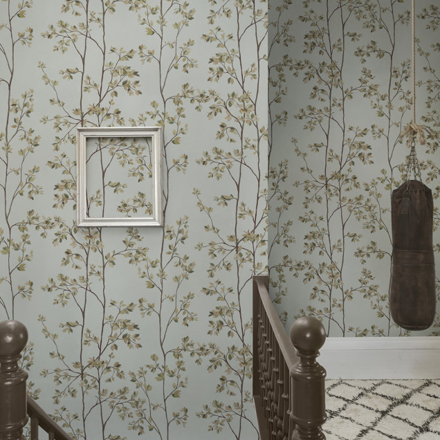 Tapet floral bleu într-un interior elegant