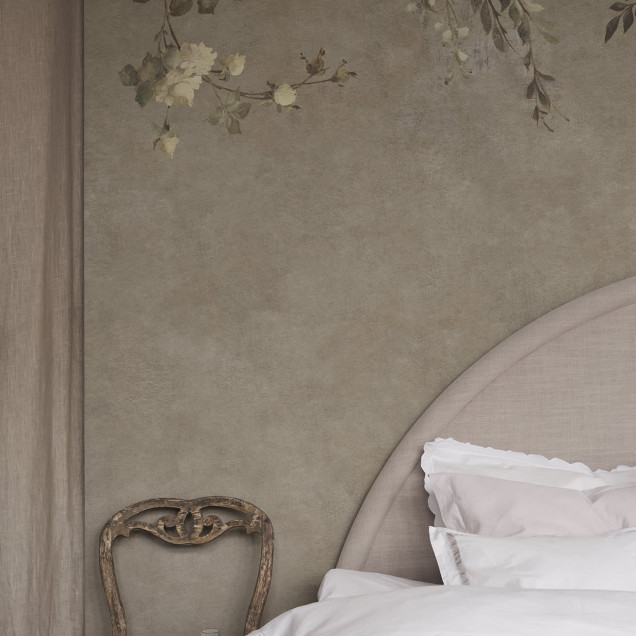 Tapet bej cu design floral delicat