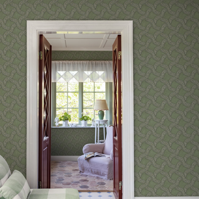 Tapet verde cu model subtil într-un interior elegant