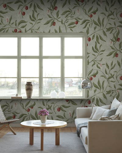 Tapet floral verde cu fructe roșii într-un interior modern