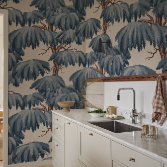 Fototapet cu model de copaci albaștri într-o bucătărie elegantă