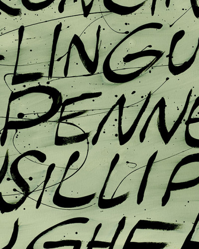 Tapet cu design modern, cu text caligrafic negru pe fond verde deschis.