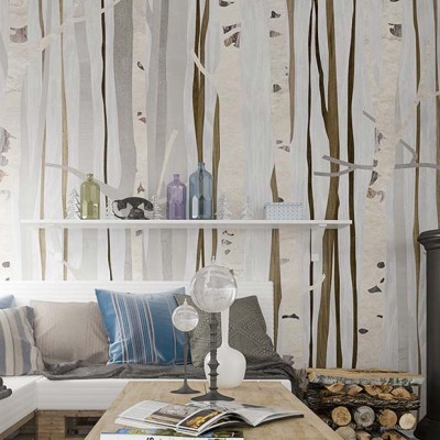 Tapet Alberi Infinity White cu design minimalist, cu trunchiuri de copaci in nuante de gri si maro, pe un fundal alb.