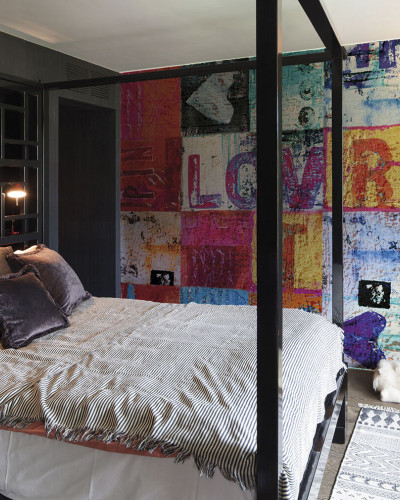 Tapet modern Love & Patch, Rainbow cu design vibrant si colorat, perfect pentru dormitor sau camera de zi.