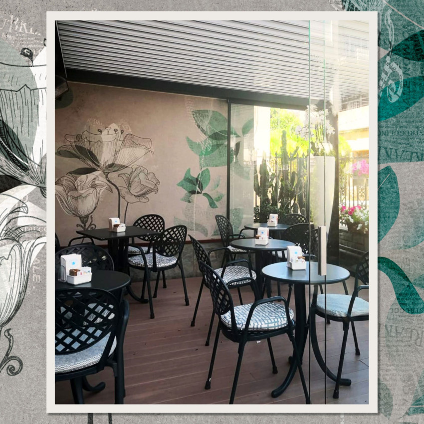 Fototapet Ninfea, Gri-Verde, cu design floral elegant, in nuante de gri-verde, ideal pentru a adauga o nota de rafinament si eleganta oricarui spatiu.