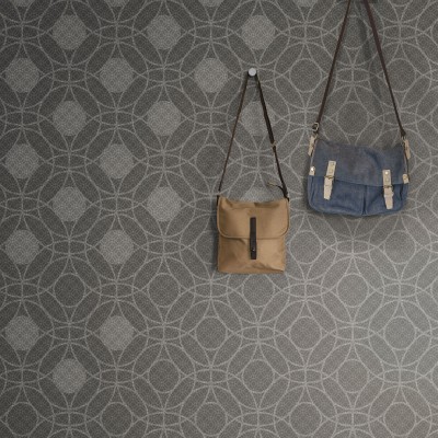 Tapet geometric gri închis cu design modern