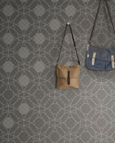 Tapet geometric gri închis cu design modern