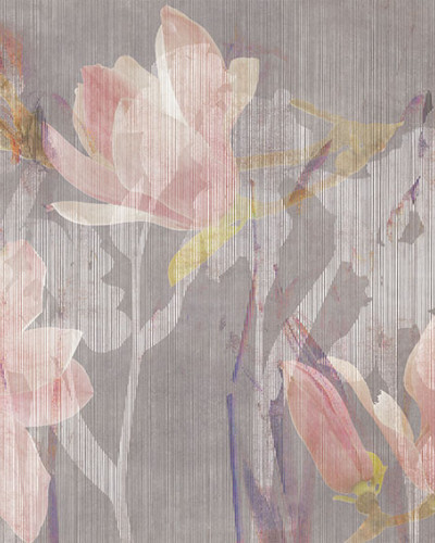 Tapet floral modern cu flori de magnolia colorate, pe un fundal gri cu dungi subtile.