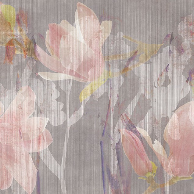 Tapet floral modern cu flori de magnolia colorate, pe un fundal gri cu dungi subtile.