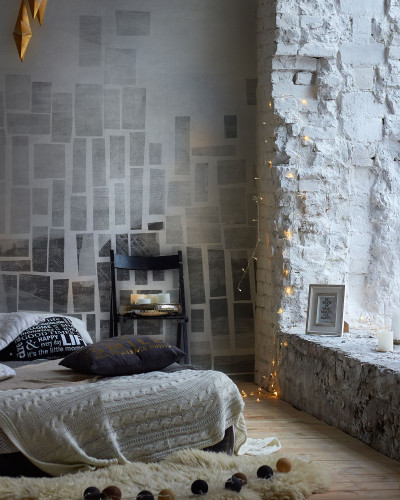 Tapet geometric modern gri deschis, cu forme simple și texturi imprimate. Ideal pentru living, dormitor sau birou.