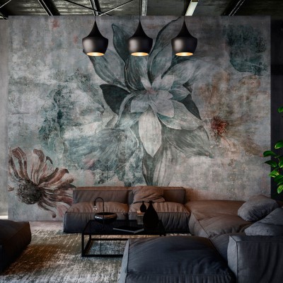 Tapet cu flori delicate, pe un fundal gri cu aspect de beton
