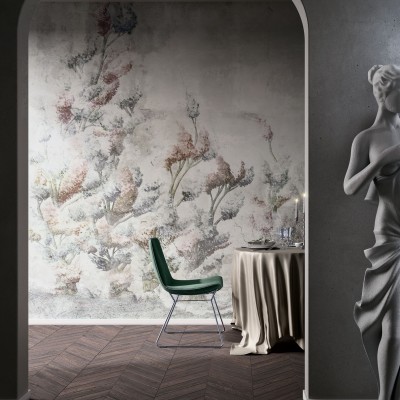 Somerset, Automne wallpaper, imagine cu design floral pe un perete gri, cu o canapea verde, o masă cu o față de masă bej și o statuie de marmură.