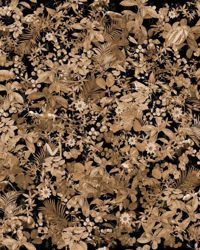 Tapet Tropicana Gold A cu design tropical, in nuante de auriu, cu frunze, flori si insecte.