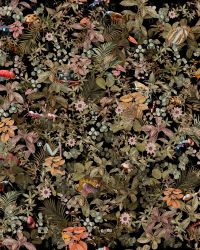 Wallpaper cu model floral tropical în culori vii, pe fundal negru.
