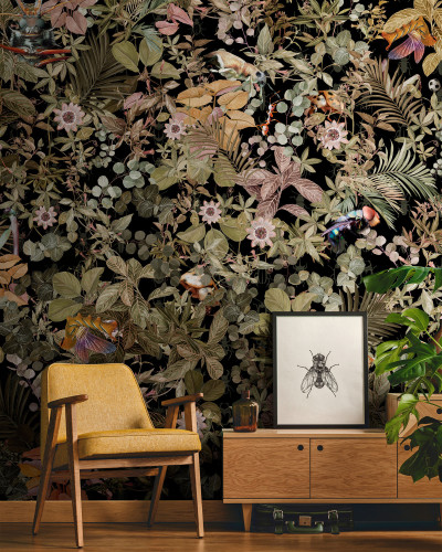 Wallpaper cu model floral tropical în culori vii, pe fundal negru.