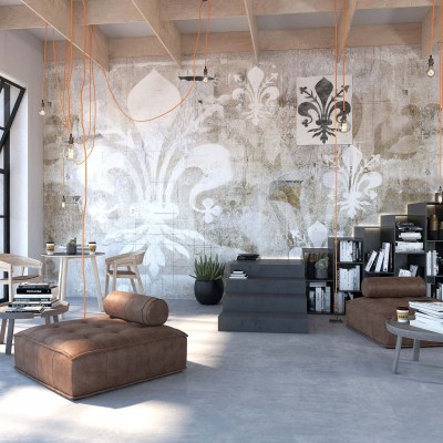 Wallpaper cu aspect vintage cu flori de lis pe fond de beton. Imaginea prezintă un interior modern cu mobilier din lemn și canapele din piele.