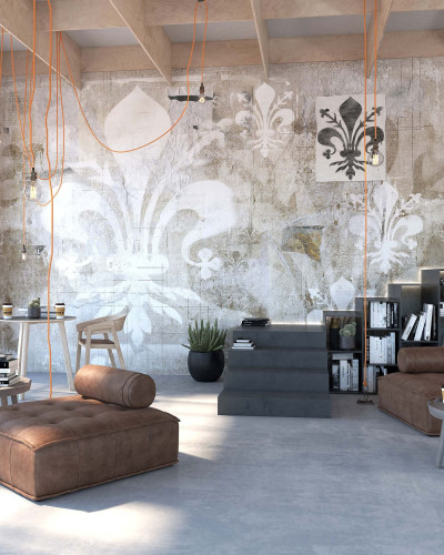 Wallpaper cu aspect vintage cu flori de lis pe fond de beton. Imaginea prezintă un interior modern cu mobilier din lemn și canapele din piele.