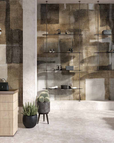 Tapet Kabila Rust cu design modern si elegant, in nuante de maro ruginit. Textura imita panza groasa, pentru un aspect rustic si sofisticat.