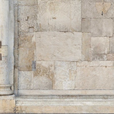 Tapet cu aspect de piatra naturala, cu design inspirat de arhitectura clasica.