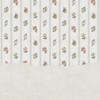 Tapet floral vintage cu un design elegant si subtil. Imprimeul cu flori pastelate, pe un fundal gri deschis cu dungi delicate, este perfect pentru a crea o atmosfera relaxanta si primitoare.