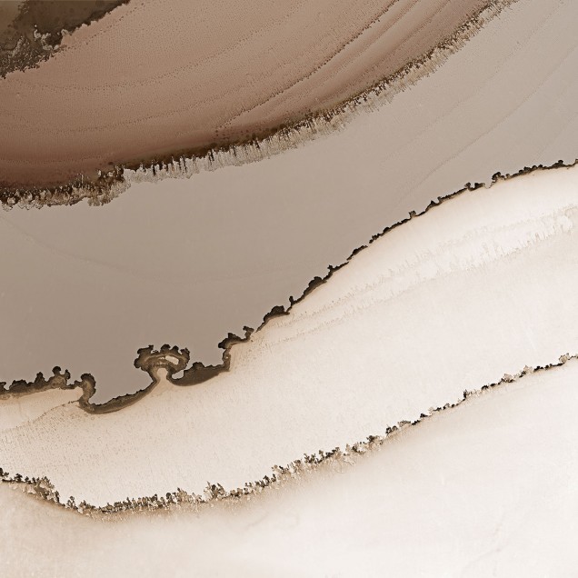 Tapet cu design abstract in nuante de crem si maro cu linii curbe, perfect pentru living, dormitor sau hol.