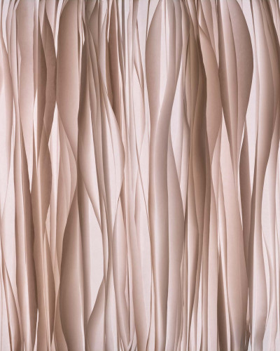 Tapet cu design modern, Chiffon, Cipria, cu linii fine si delicate, perfect pentru a crea o atmosfera eleganta si relaxanta.