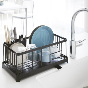Uscător de vase negru cu design modern