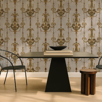 Tapet personalizat cu candelabre aurii într-un interior elegant