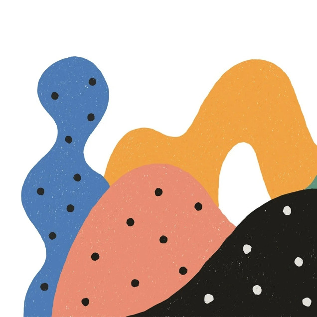 Tapet cu forme abstracte colorate într-o cameră de copii cu pat supraetajat.