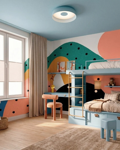 Tapet cu forme abstracte colorate într-o cameră de copii cu pat supraetajat.