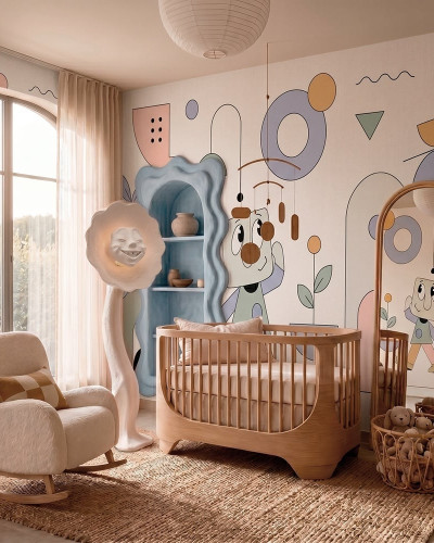 Tapet cu personaje vesele și forme geometrice în pasteluri, decorând o cameră de copil modernă.