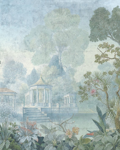 Fototapet cu o scenă de grădină liniștită, cu pavilioane și vegetație luxuriantă, în nuanțe de albastru și verde, aplicat pe un perete deasupra unui colțar