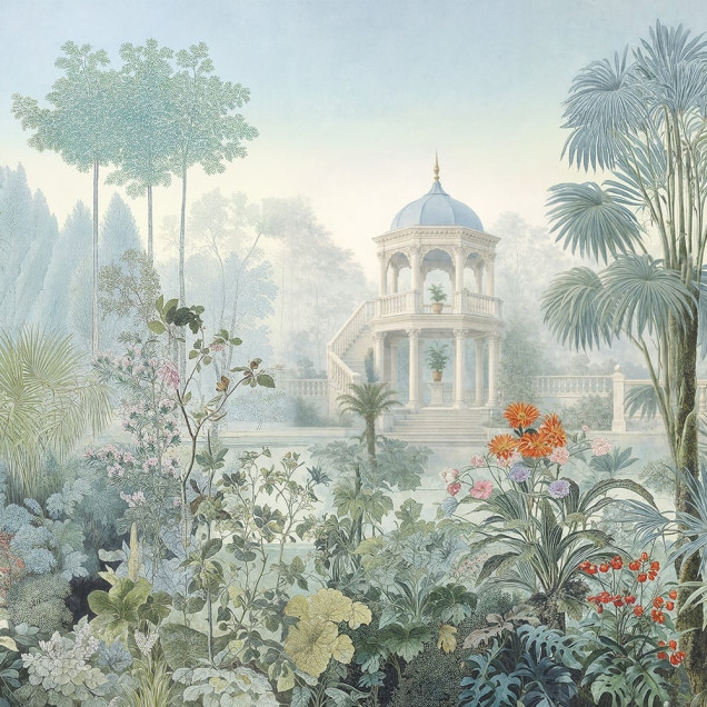 Fototapet cu o grădină exotică vibrantă, cu arhitectură clasică și vegetație luxuriantă, într-un dormitor amenajat elegant.